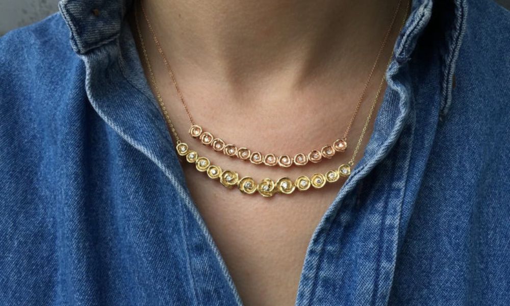 Differences Between Buying Jewelry in Store vs. Online