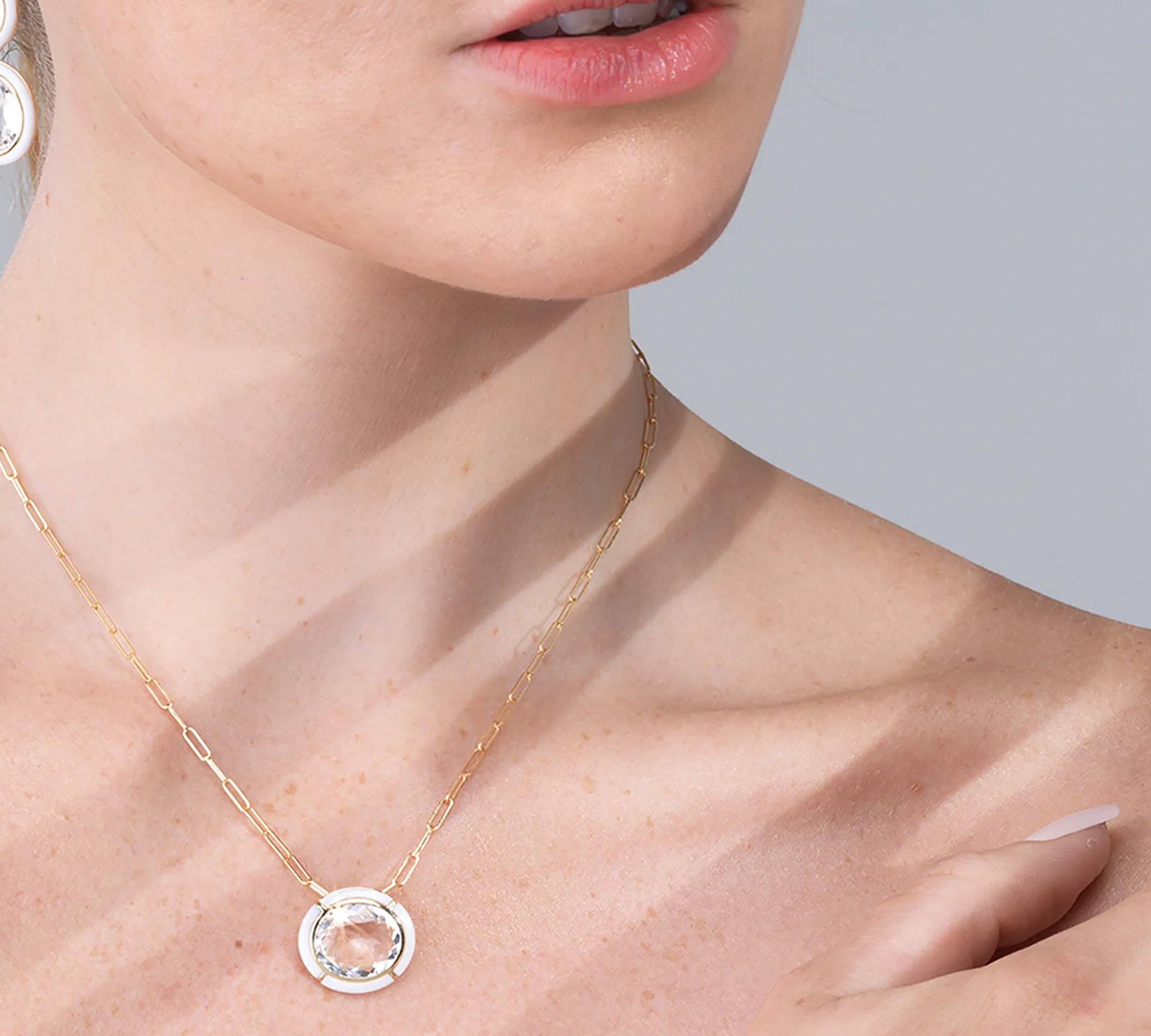 Oval Pendant Necklace with Inlay Pendant Necklace Goshwara